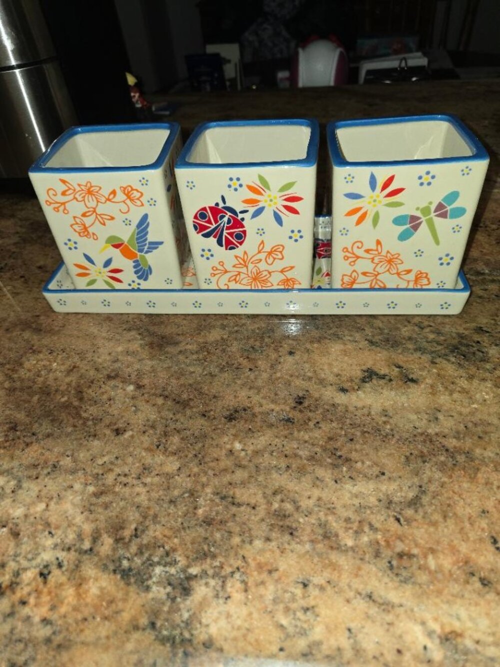 Temp-tations by Tara 4-Piece Set Includes 3 Planters and Tray EUC